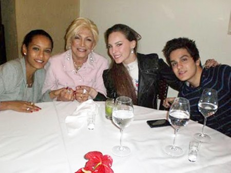 Bendito seja Luan Santana entre as Mulheres! o.O