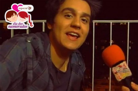 Luan Sanatana faz uma serenata nesse dia dos namorados
